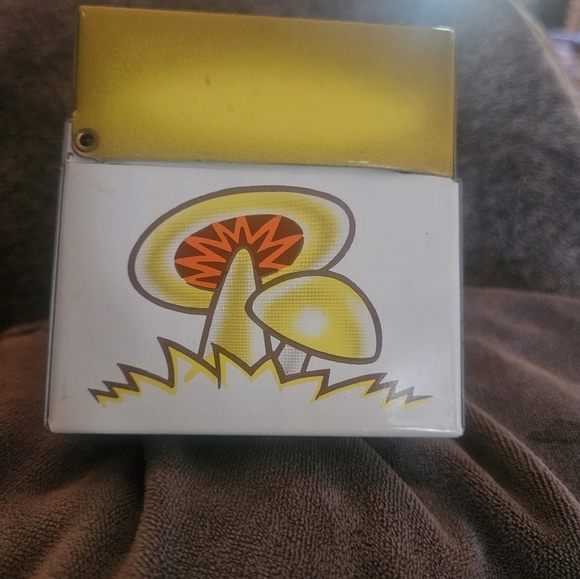 ADORABLE 60S-70S VINTAGE METAL RECIPE BOX♡ Original Alphabet cards included - Picture 3 of 5